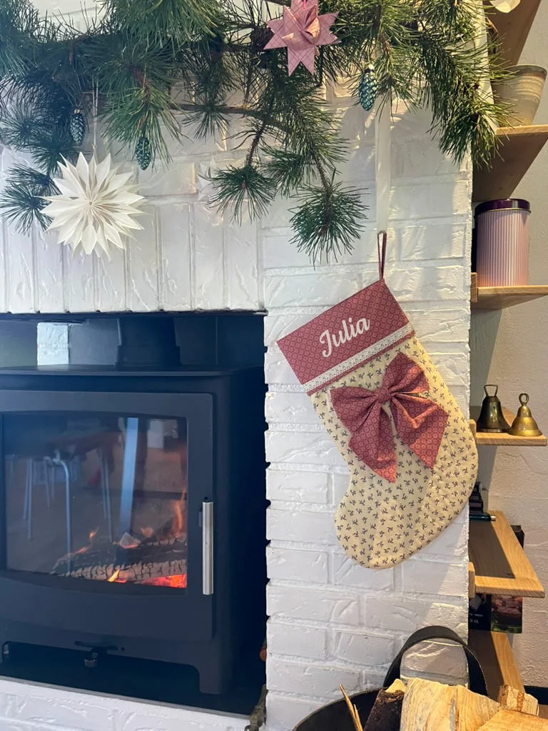 Håndsyet julesok i bomuld med navn